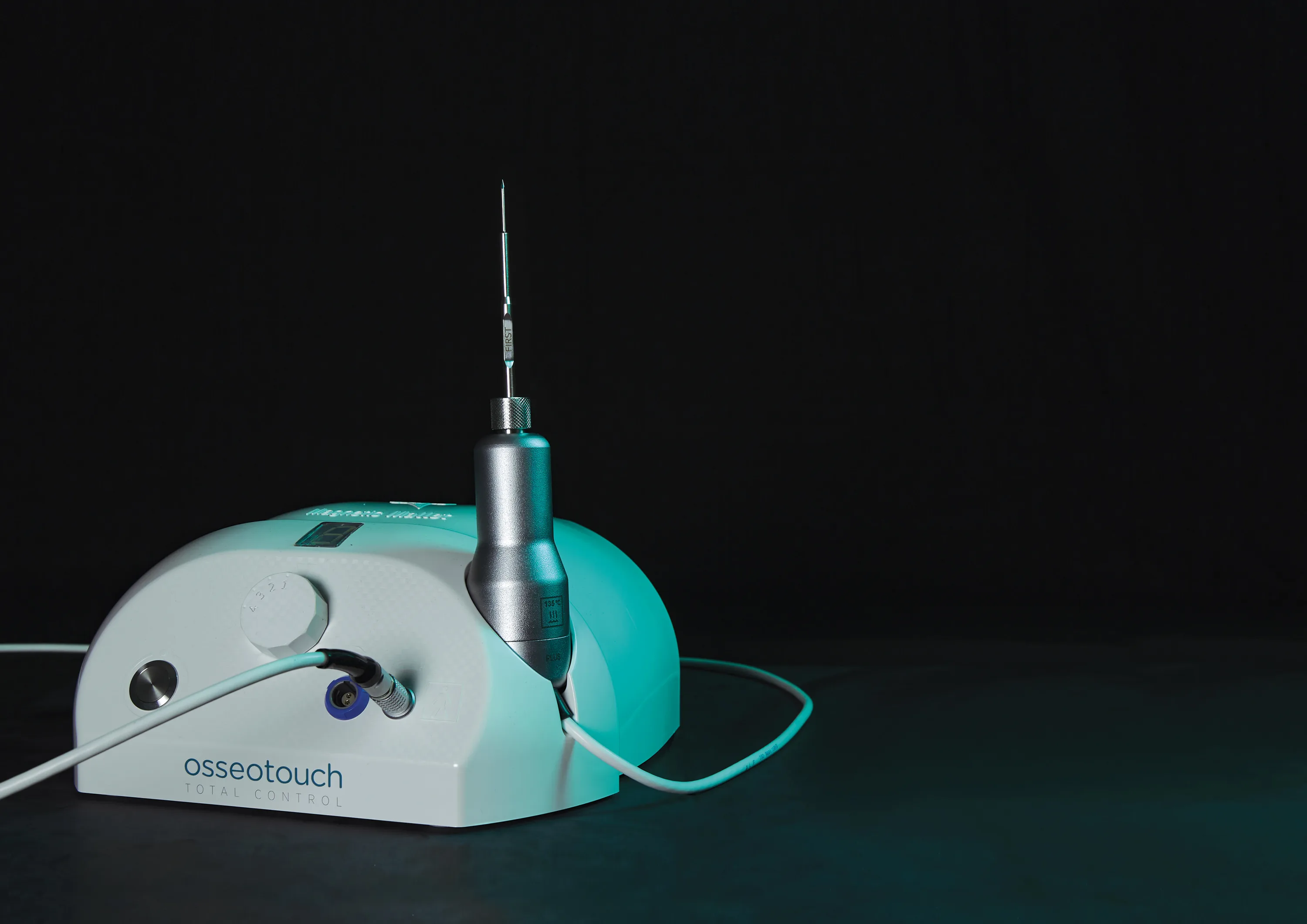 Dispositivo Magnetic Mallet OSSEOTOUCH con manipolo e inserto chirurgico